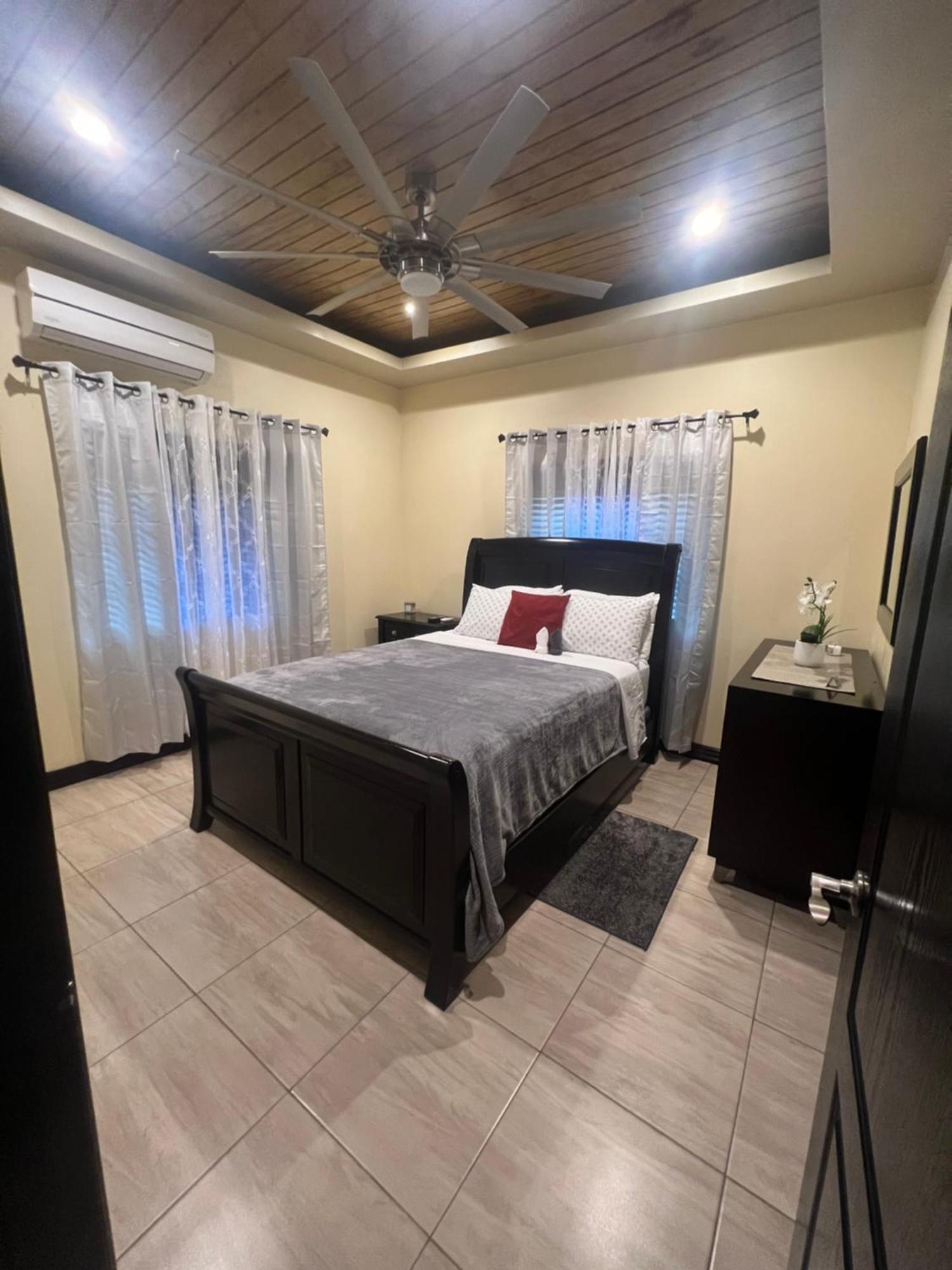 Kingston Oasis One Bedroom Exterior photo